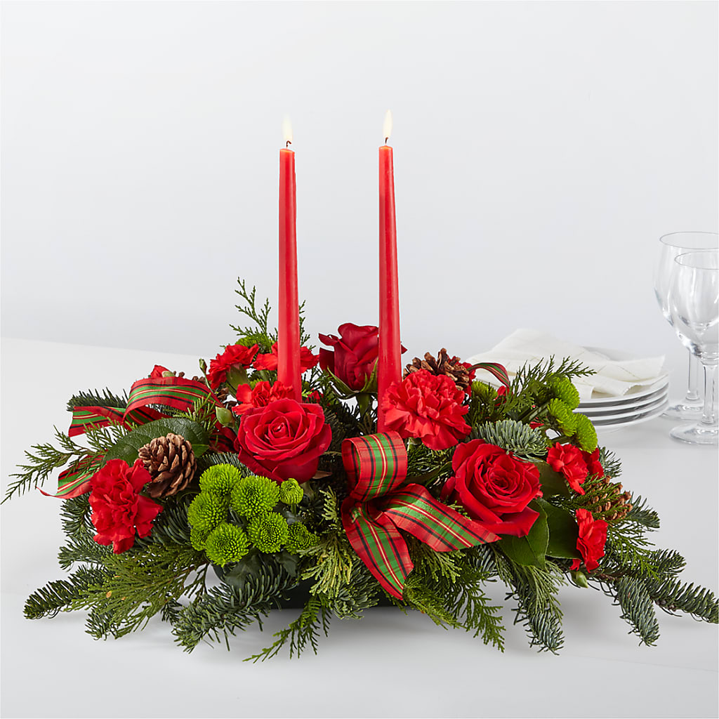 By the Candlelight Centerpiece – Charlynda Fleuriste, Sherbrooke PQ