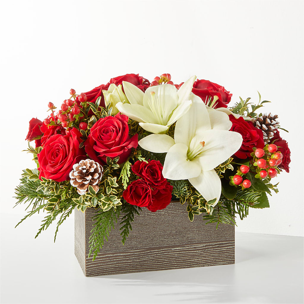 Snowy Wonderland Bouquet – Charlynda Fleuriste, Sherbrooke PQ