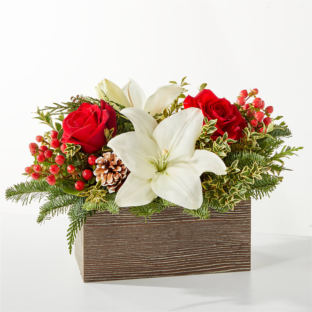 Snowy Wonderland Bouquet – Charlynda Fleuriste, Sherbrooke PQ