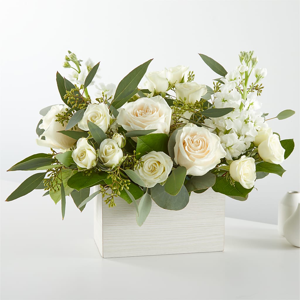 Fresh Linen Box Bouquet – Charlynda Fleuriste, Sherbrooke PQ