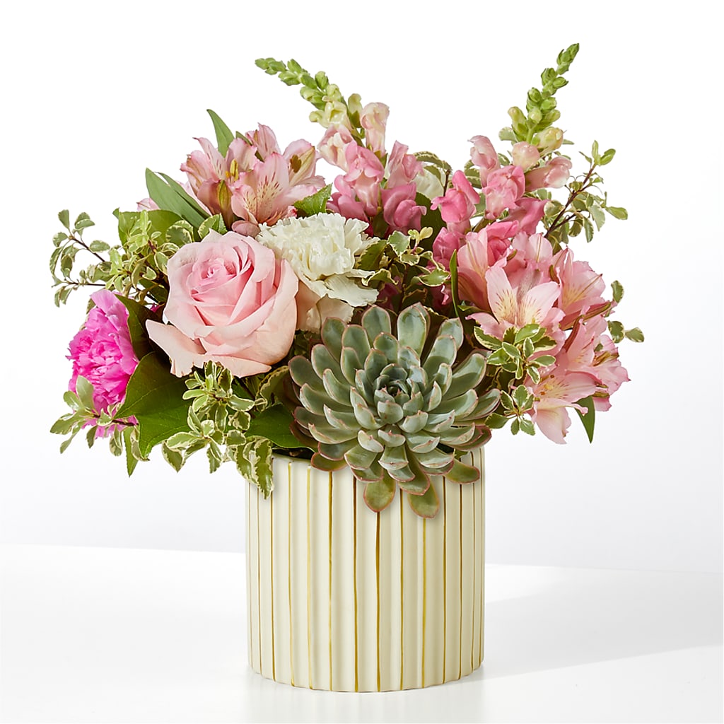 Magenta Musings Bouquet – Charlynda Fleuriste, Sherbrooke PQ