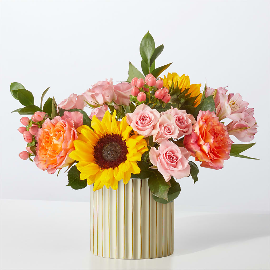 Sun's Out Bouquet – Charlynda Fleuriste, Sherbrooke PQ