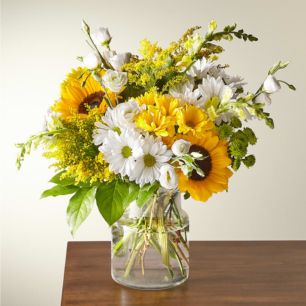 Hello Sunshine Bouquet – Charlynda Fleuriste, Sherbrooke PQ