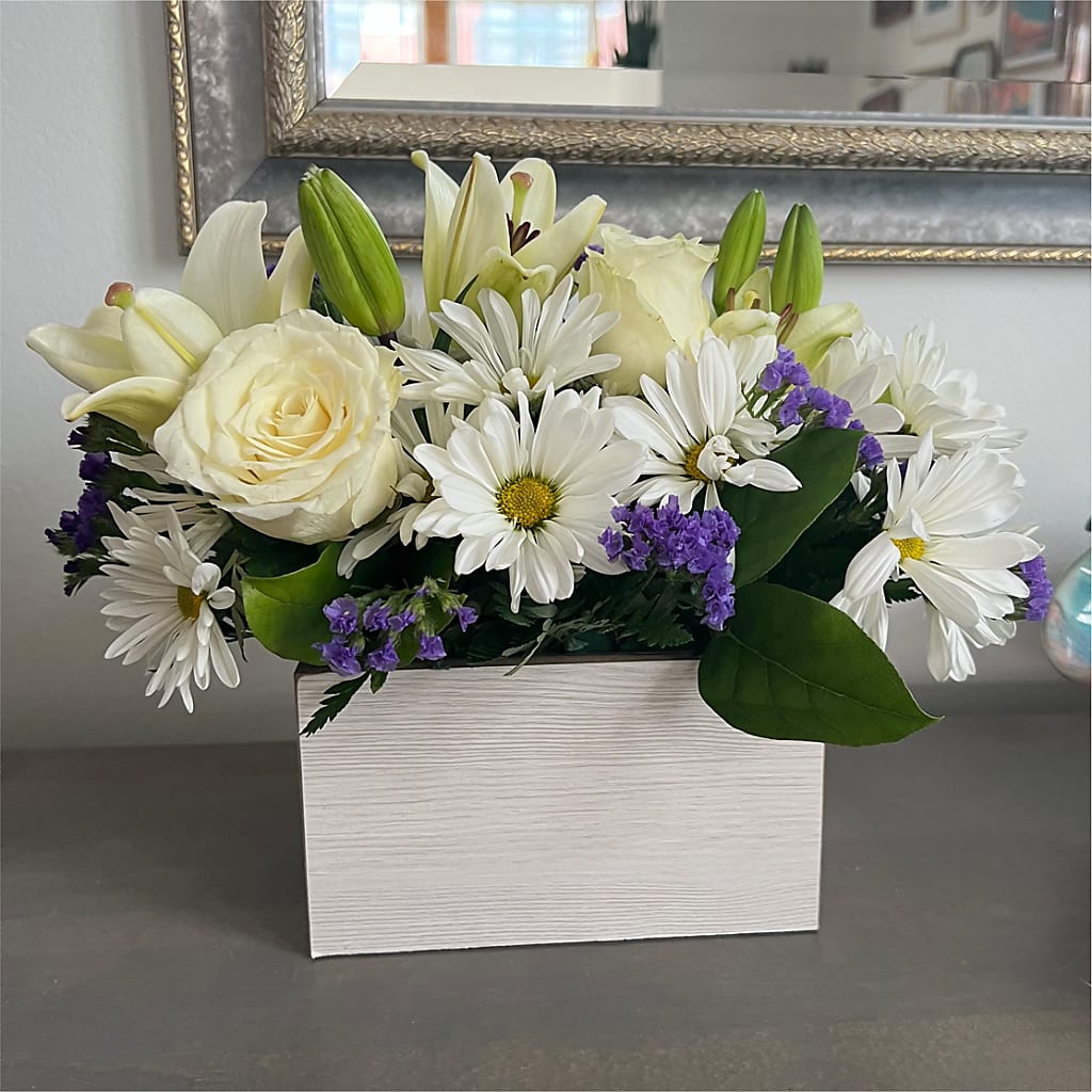 Beyond Blue Box Bouquet – Charlynda Fleuriste, Sherbrooke PQ