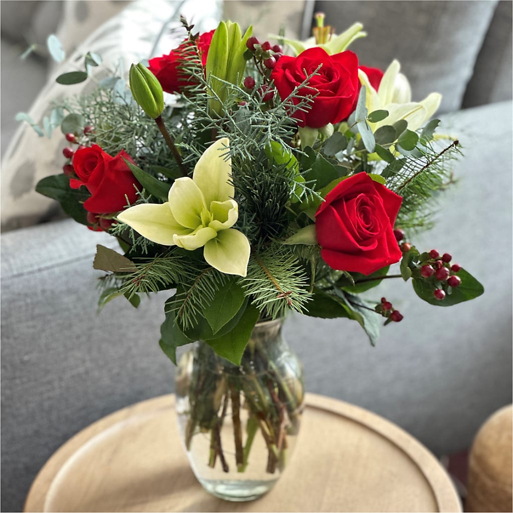 Glittering Lights Bouquet – Charlynda Fleuriste, Sherbrooke PQ