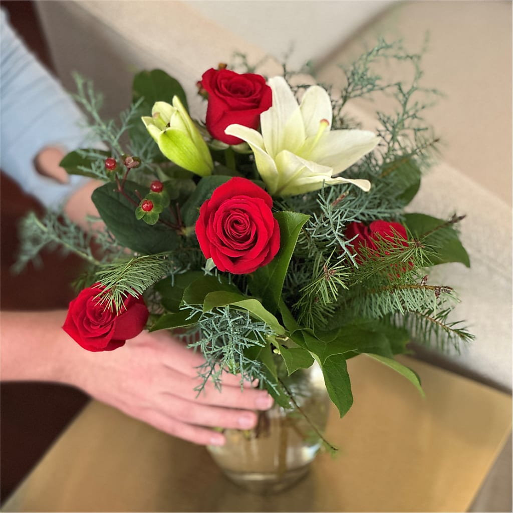 Glittering Lights Bouquet – Charlynda Fleuriste, Sherbrooke PQ