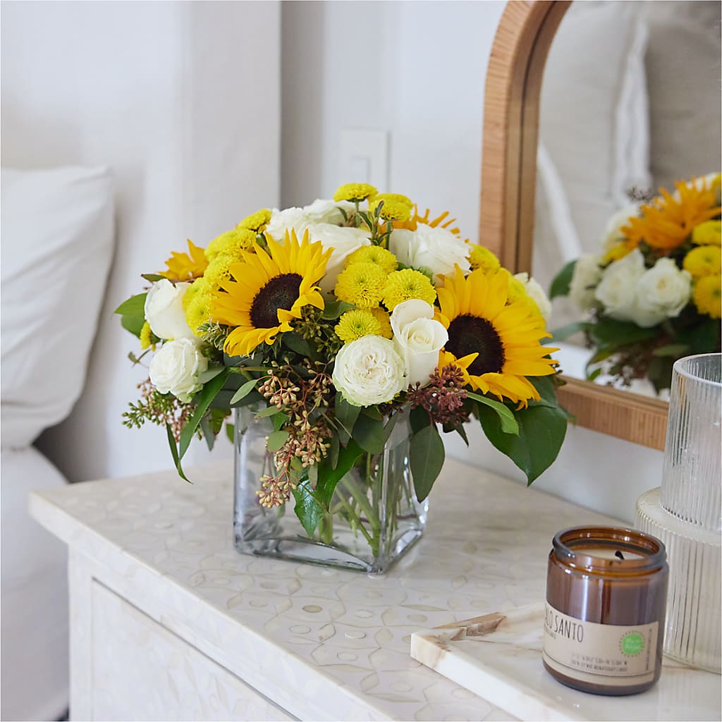Luminous Morning Bouquet – Charlynda Fleuriste, Sherbrooke PQ