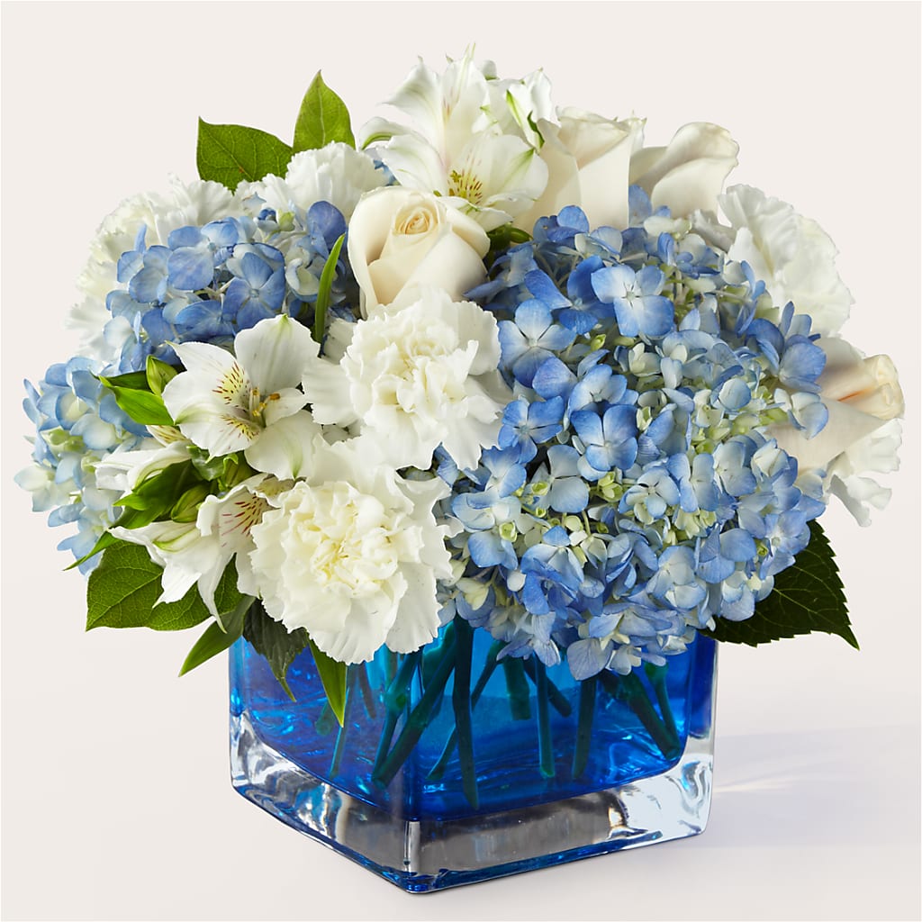 Soothing Waters Bouquet – Charlynda Fleuriste, Sherbrooke PQ