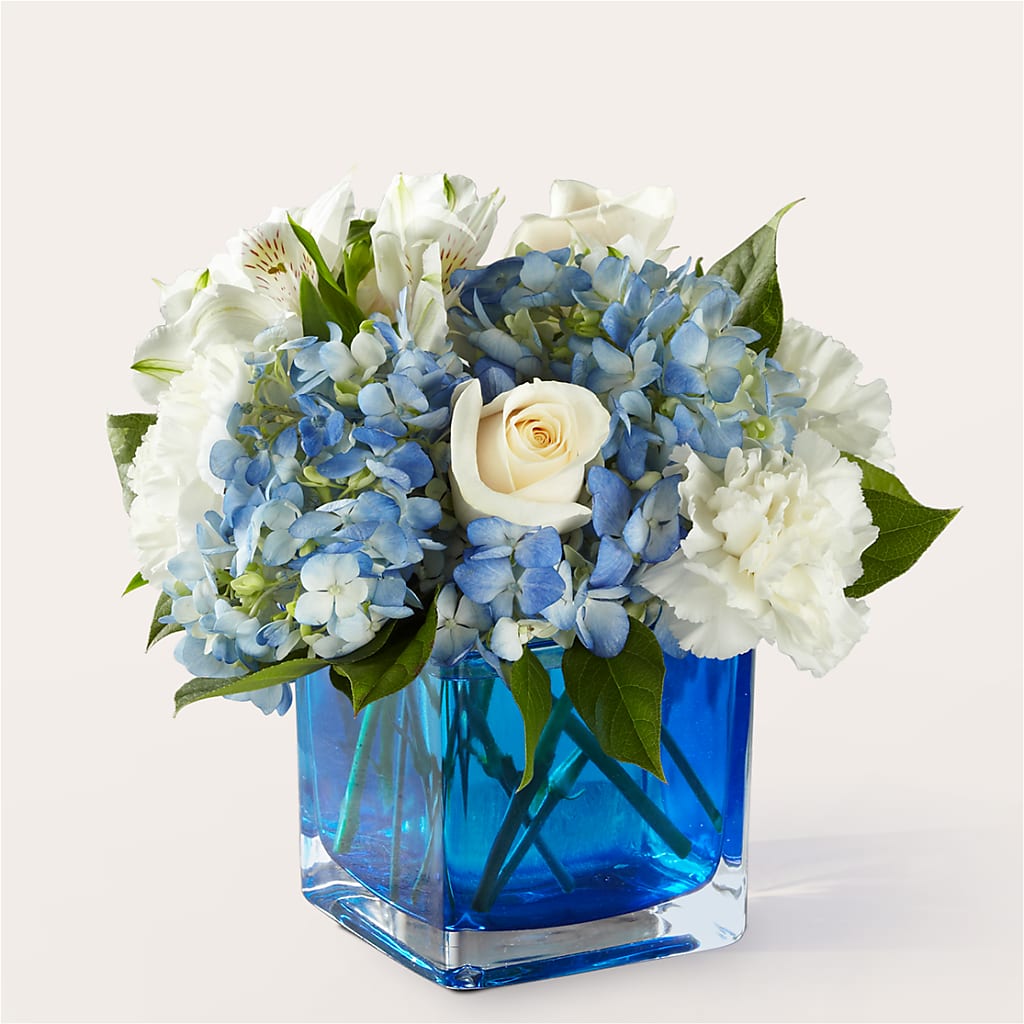 Soothing Waters Bouquet – Charlynda Fleuriste, Sherbrooke PQ