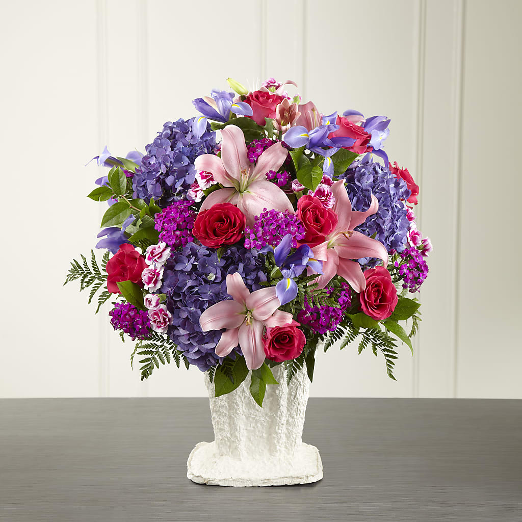 We Fondly Remember Arrangement – Charlynda Fleuriste, Sherbrooke PQ