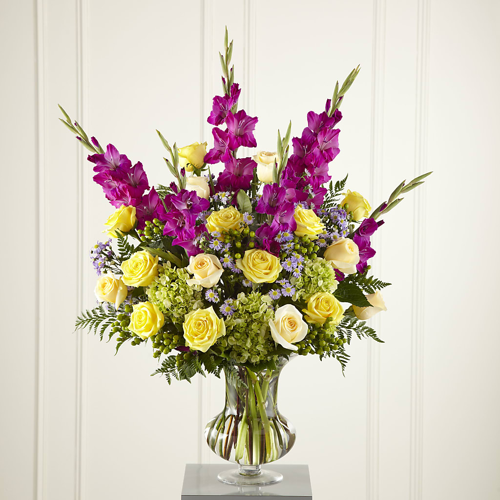 Loveliness Arrangement – Charlynda Fleuriste, Sherbrooke PQ