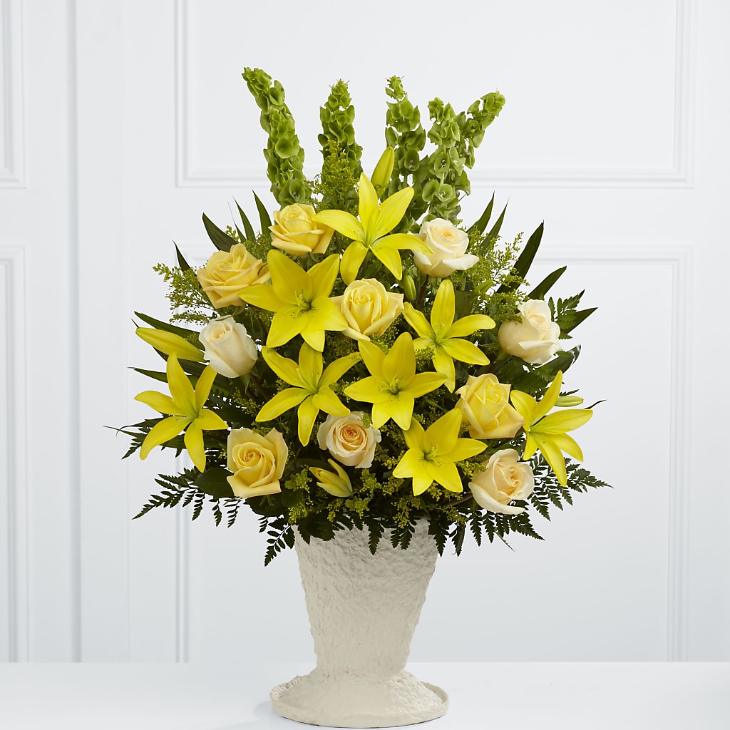 Golden Memories Arrangement – Charlynda Fleuriste, Sherbrooke PQ