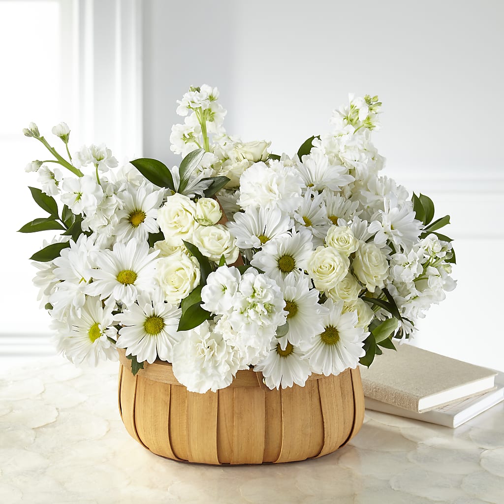 Graceful Garden Basket – Charlynda Fleuriste, Sherbrooke PQ