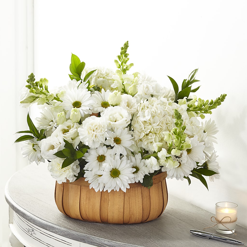 Pure Ivory Basket – Charlynda Fleuriste, Sherbrooke PQ