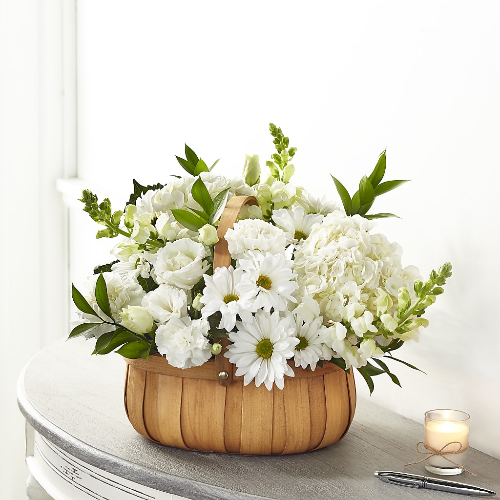Pure Ivory Basket – Charlynda Fleuriste, Sherbrooke PQ