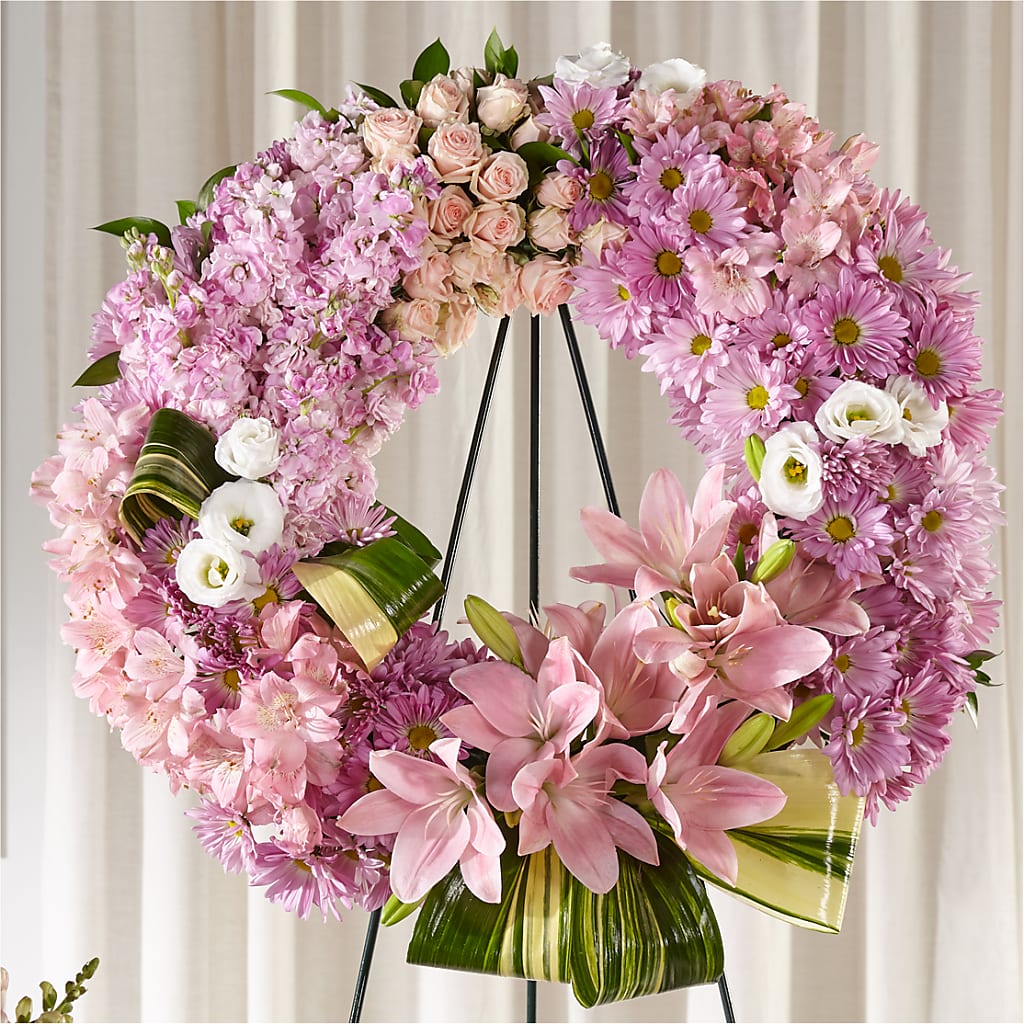 Gift of Warmth Wreath – Charlynda Fleuriste, Sherbrooke PQ