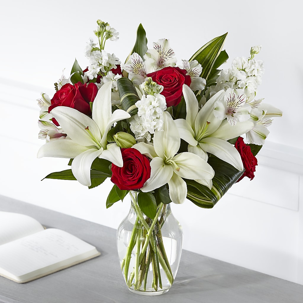 Loving Respect Bouquet – Charlynda Fleuriste, Sherbrooke PQ