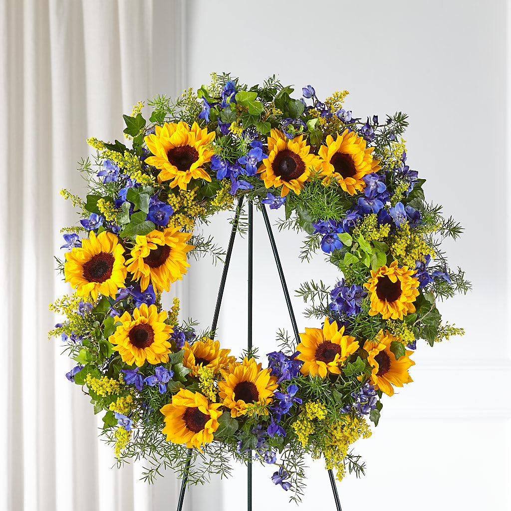Bright Rays Wreath – Charlynda Fleuriste, Sherbrooke PQ