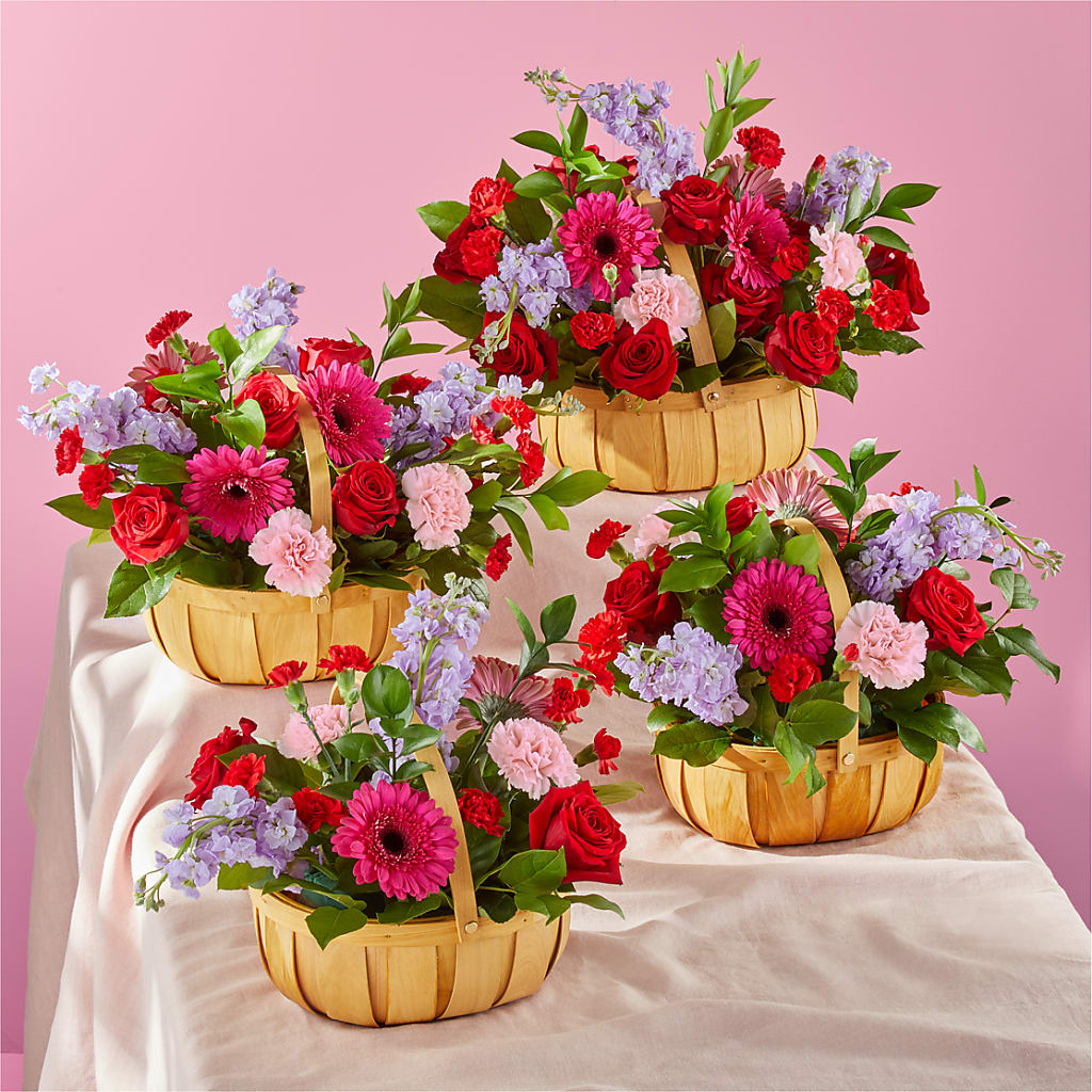Pink Picnic Basket – Charlynda Fleuriste, Sherbrooke PQ