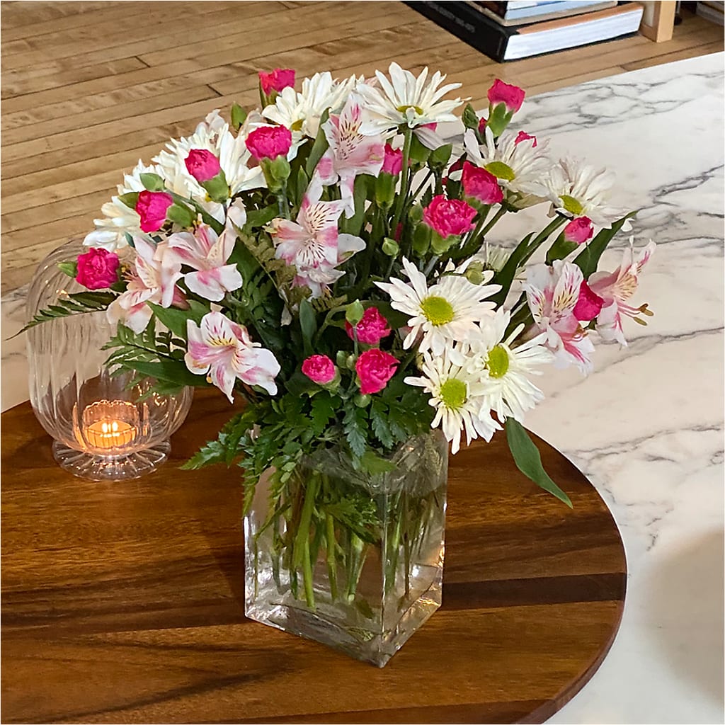 Sweet Surprises® Bouquet – Charlynda Fleuriste, Sherbrooke PQ