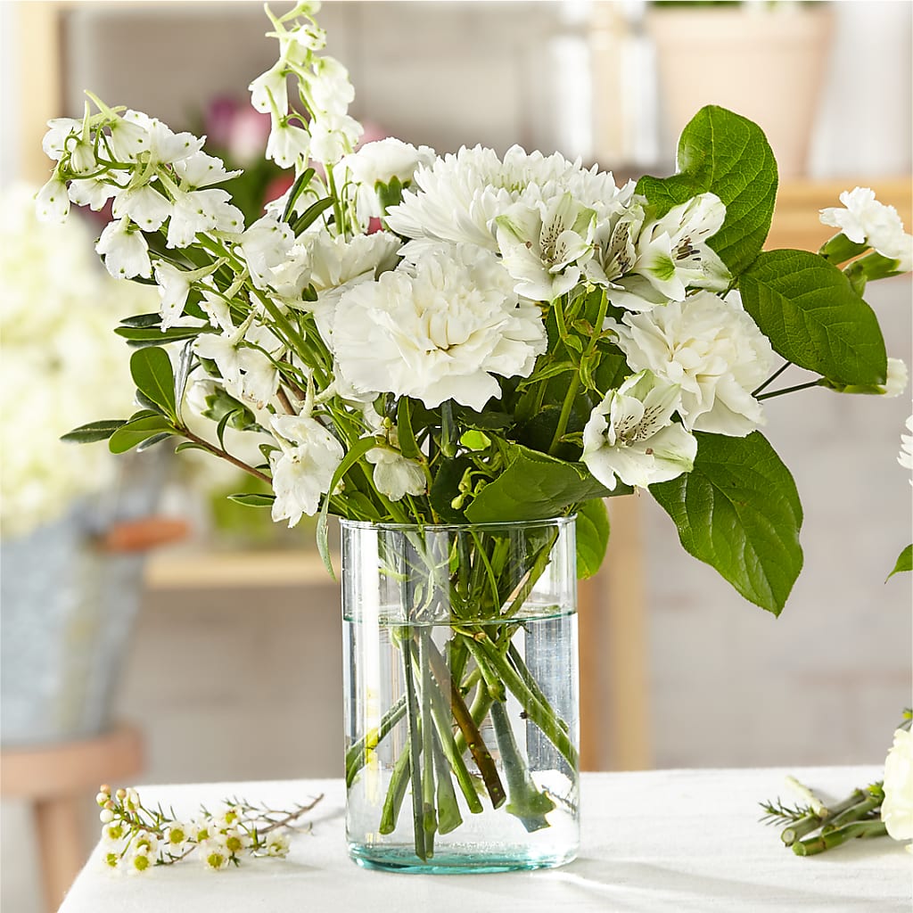 Classic Ivory – A Florist Original – Charlynda Fleuriste, Sherbrooke PQ