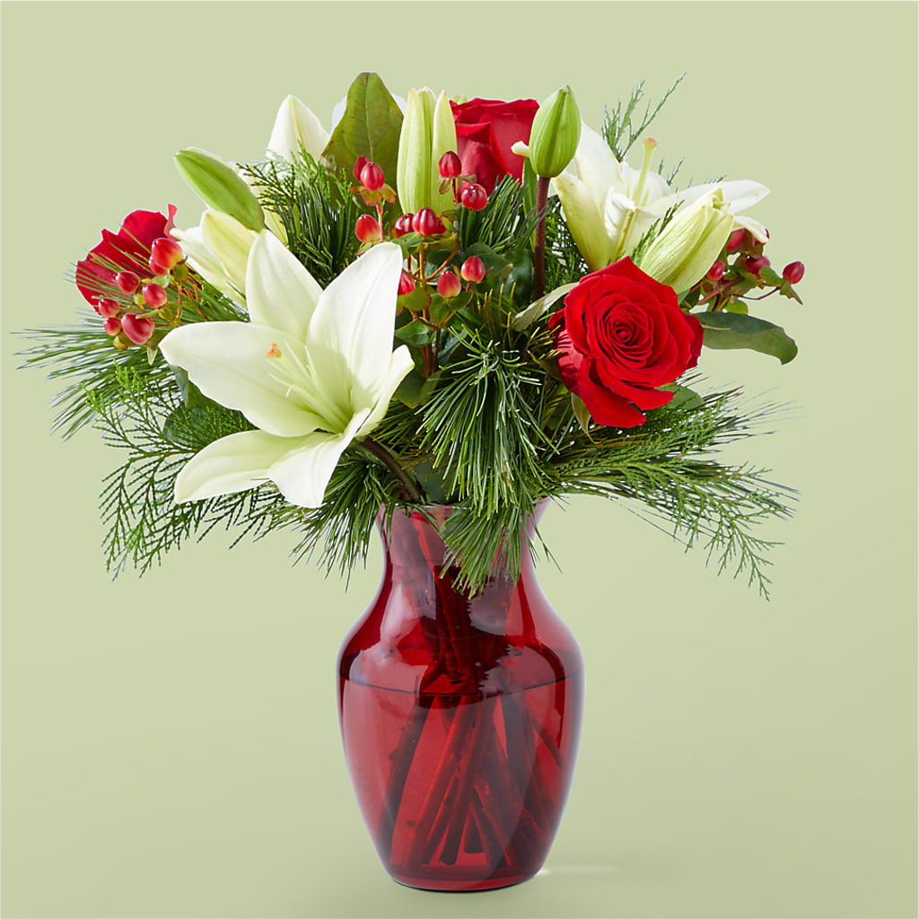 Evergreen Delight Bouquet – Charlynda Fleuriste, Sherbrooke PQ