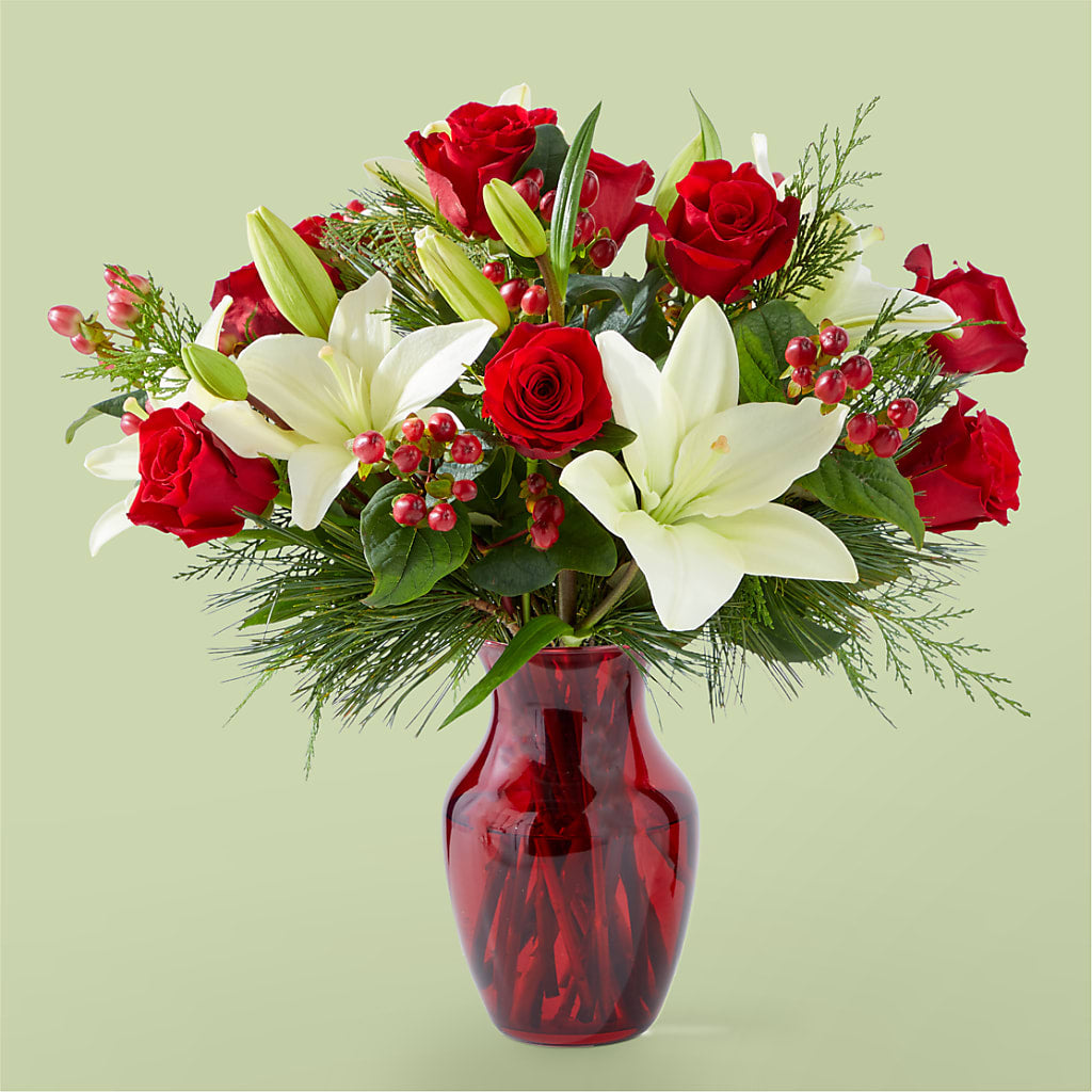 Evergreen Delight Bouquet – Charlynda Fleuriste, Sherbrooke PQ
