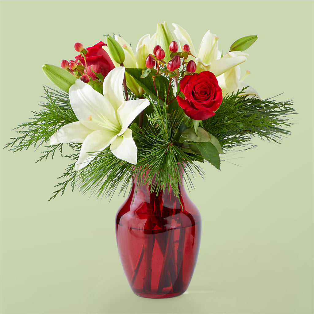 Evergreen Delight Bouquet – Charlynda Fleuriste, Sherbrooke PQ