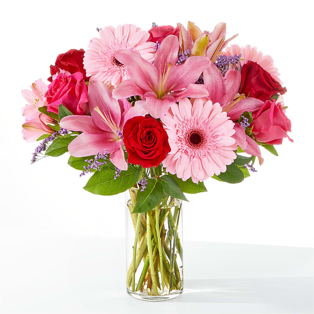 Lots of Love Bouquet – Charlynda Fleuriste, Sherbrooke PQ