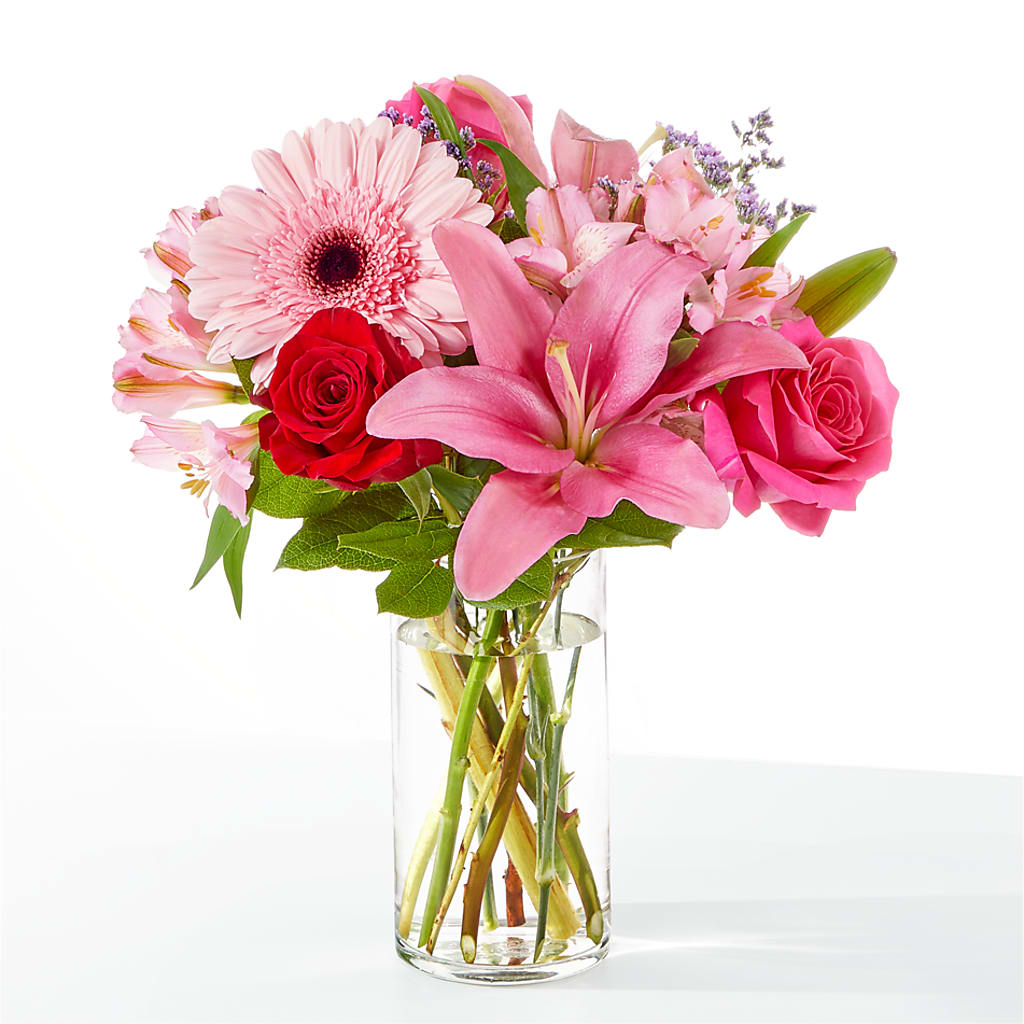 Lots of Love Bouquet – Charlynda Fleuriste, Sherbrooke PQ