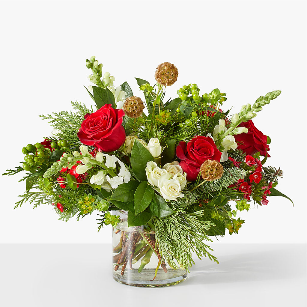 Deck the Halls Bouquet – Charlynda Fleuriste, Sherbrooke PQ