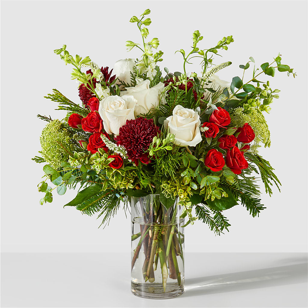 Favorite Traditions Bouquet – Charlynda Fleuriste, Sherbrooke PQ