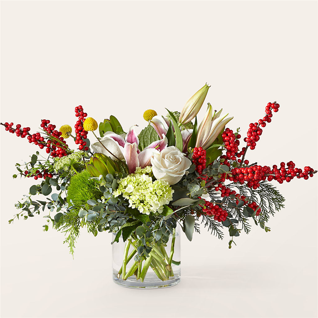 Berry & Bright Bouquet – Charlynda Fleuriste, Sherbrooke PQ