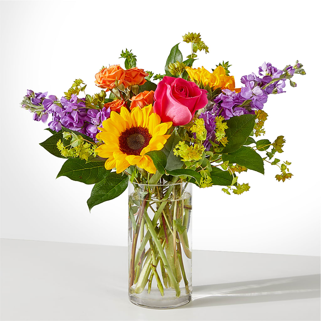 Vibrant Greetings Bouquet – Charlynda Fleuriste, Sherbrooke PQ