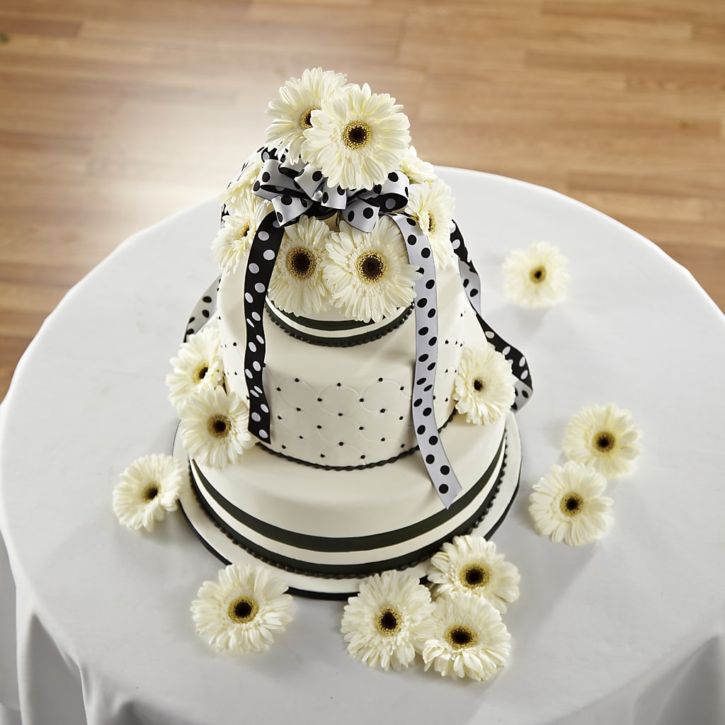 Simple Sophistication Cake Décor – Charlynda Fleuriste, Sherbrooke PQ
