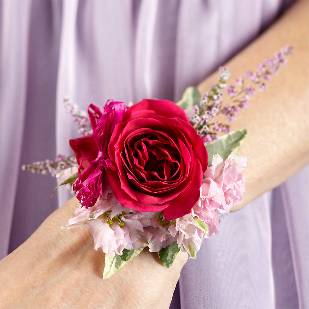 Rose Charm Corsage – Charlynda Fleuriste, Sherbrooke PQ