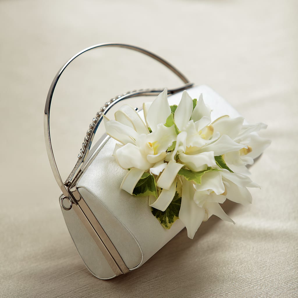 White Purse Decor – Charlynda Fleuriste, Sherbrooke PQ