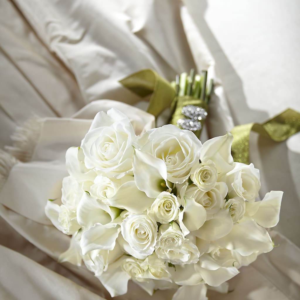 Serene Highness Bouquet – Charlynda Fleuriste, Sherbrooke PQ