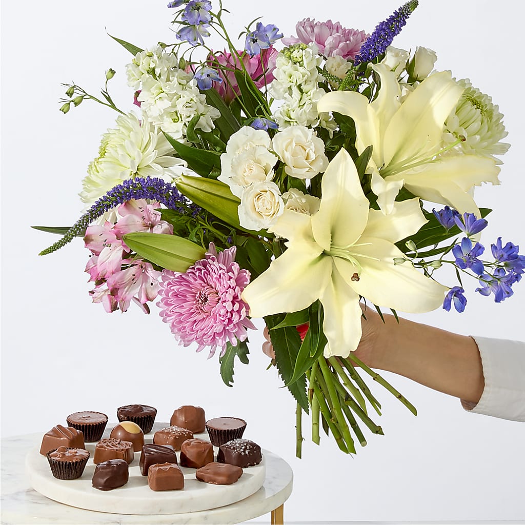 Winter Celebration Bouquet –  Charlynda Fleuriste, Sherbrooke PQ