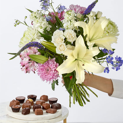 Winter Celebration Bouquet –  Charlynda Fleuriste, Sherbrooke PQ