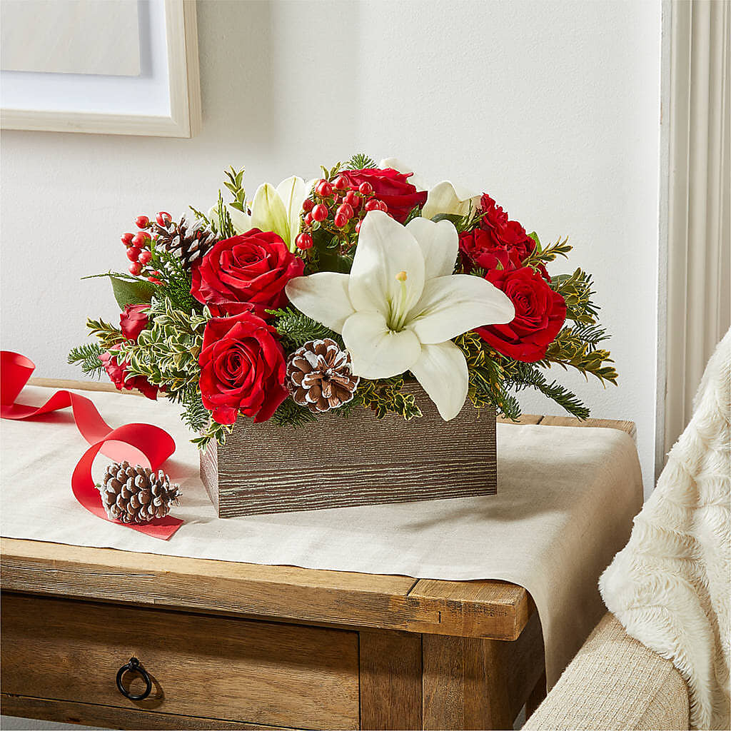 Snowy Wonderland Bouquet –  Charlynda Fleuriste, Sherbrooke PQ