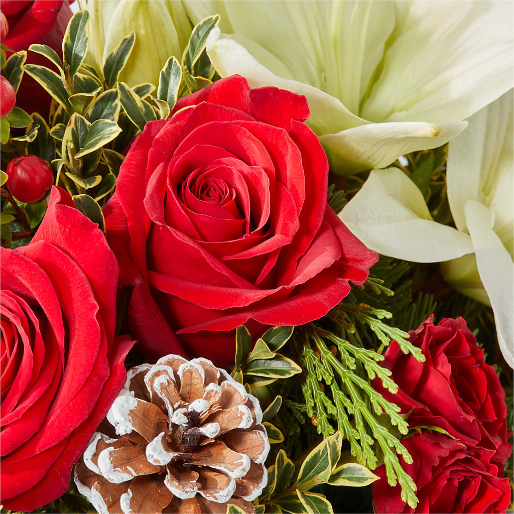 Snowy Wonderland Bouquet –  Charlynda Fleuriste, Sherbrooke PQ