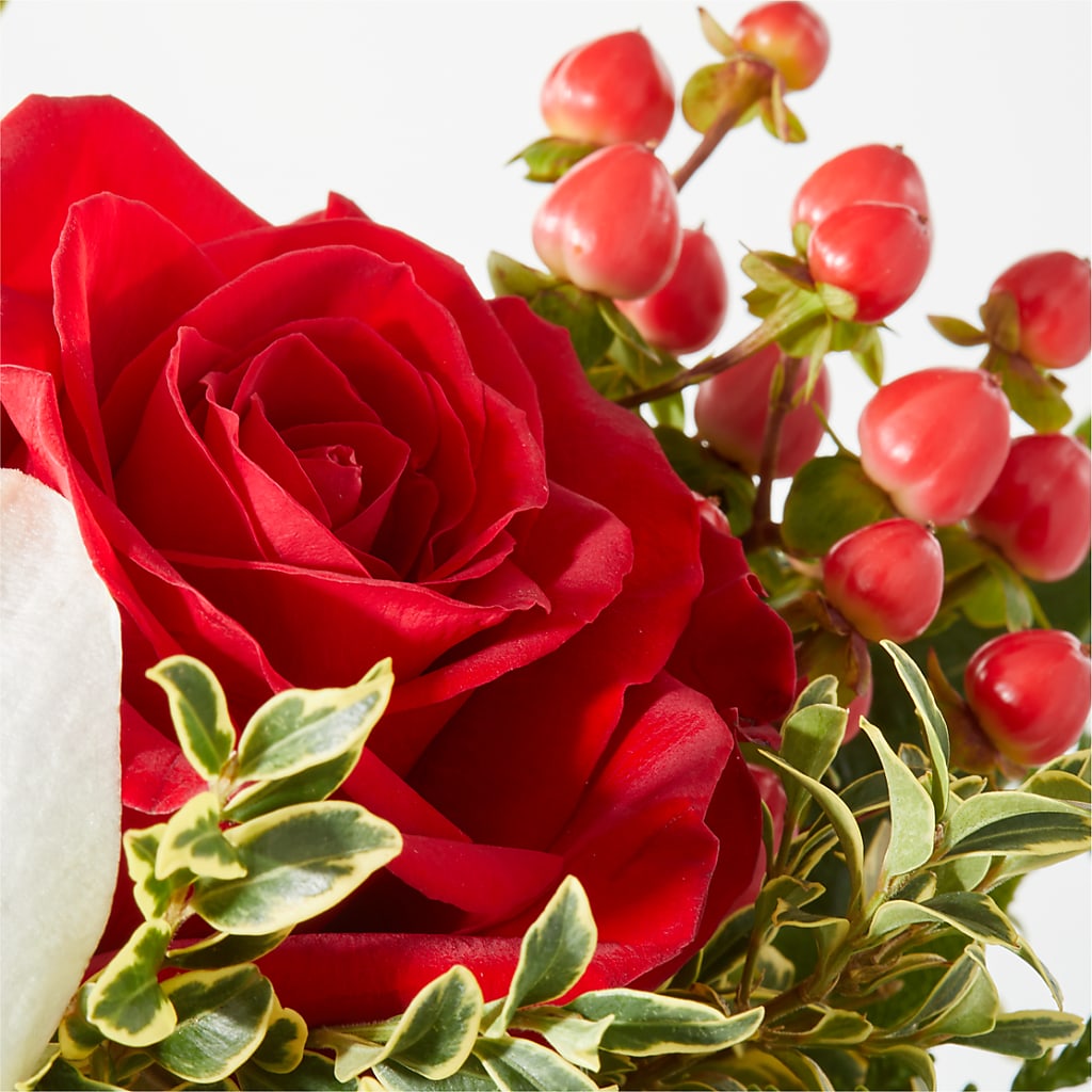 Snowy Wonderland Bouquet –  Charlynda Fleuriste, Sherbrooke PQ