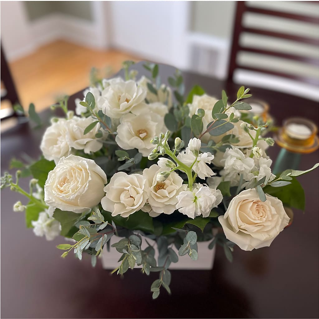 Fresh Linen Box Bouquet –  Charlynda Fleuriste, Sherbrooke PQ