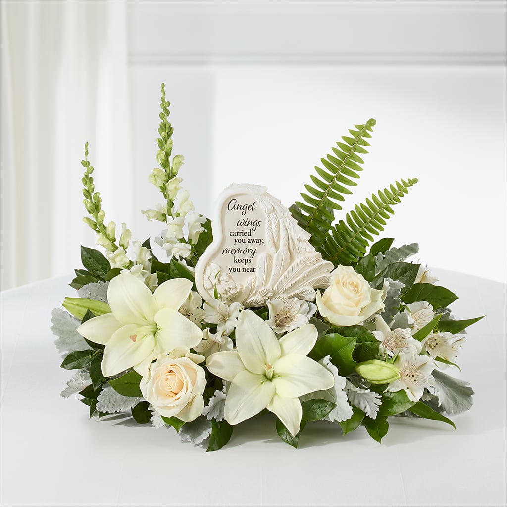Holding You Close Arrangement –  Charlynda Fleuriste, Sherbrooke PQ