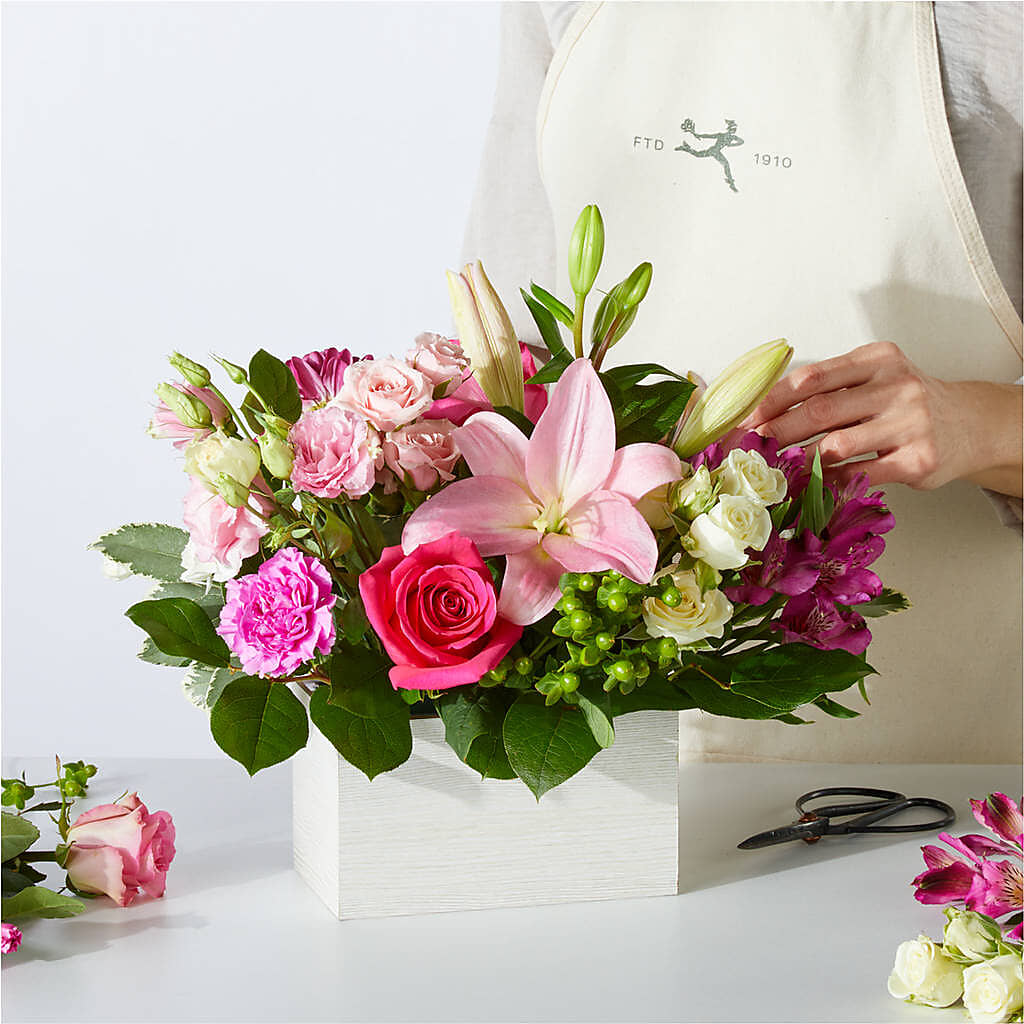 Sweetberry Box – A Florist Original –  Charlynda Fleuriste, Sherbrooke PQ