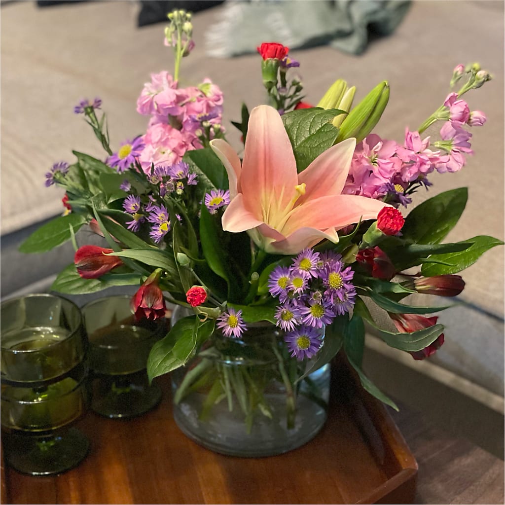 Romantique Bouquet –  Charlynda Fleuriste, Sherbrooke PQ