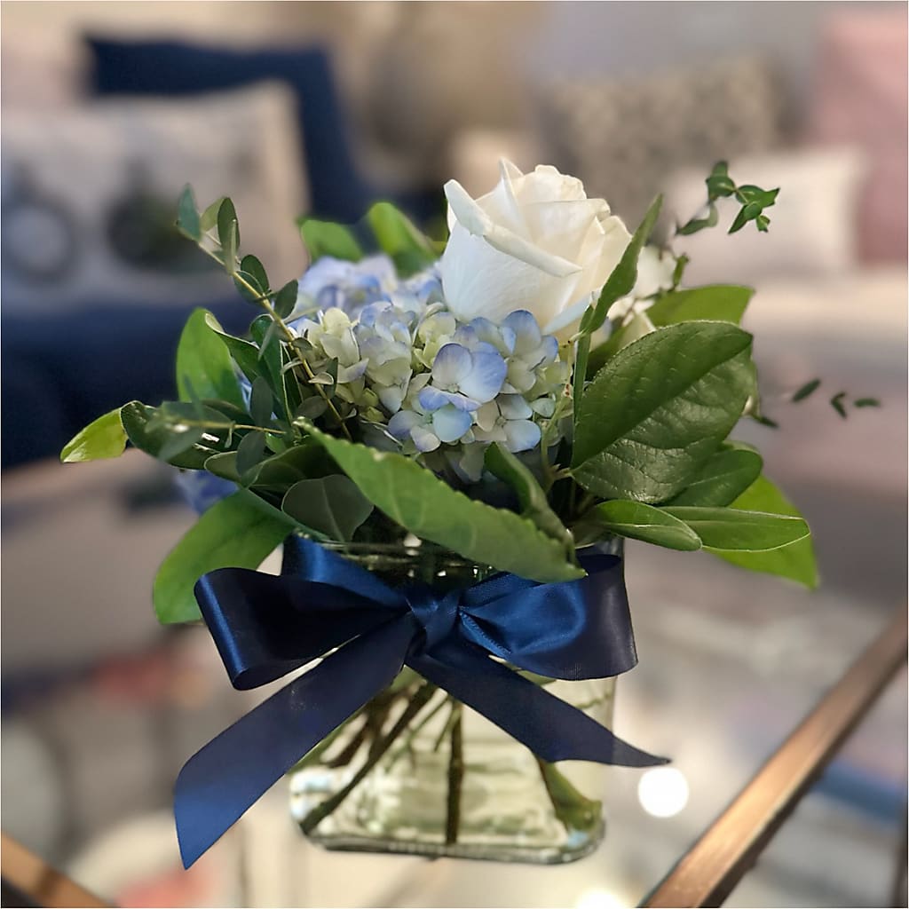 Sky Blue Delight Bouquet –  Charlynda Fleuriste, Sherbrooke PQ