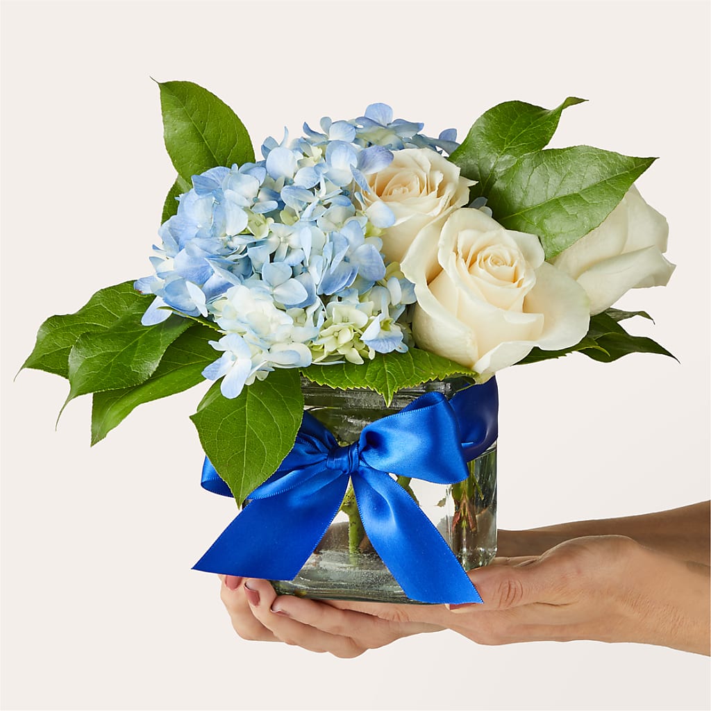Sky Blue Delight Bouquet –  Charlynda Fleuriste, Sherbrooke PQ