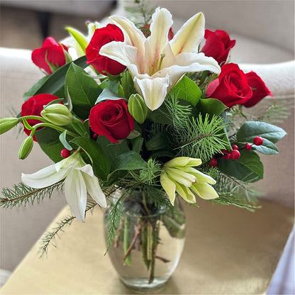 Sparkling Snowflakes Bouquet –  Charlynda Fleuriste, Sherbrooke PQ